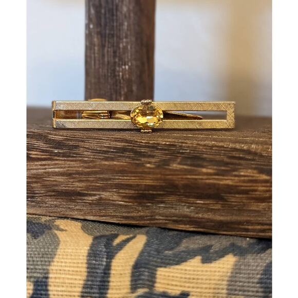 Vintage Swank Yellow Jewel Gold Tone Tie Bar Clip - Picture 1 of 5